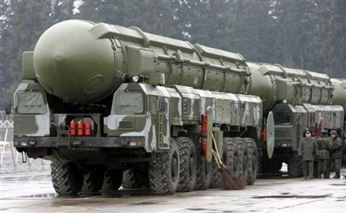SS-27_Stalin_Topol-M_RS-12M2_RT-2PM2_intercontinental_ballistic_missile_truck_MZKT-79921_Russian_Army_Russia_014